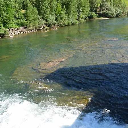 Climatise En Bordure De Riviere Mansardee *