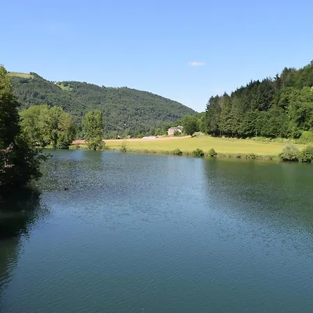 Climatise En Bordure De Riviere Mansardee * Trébas