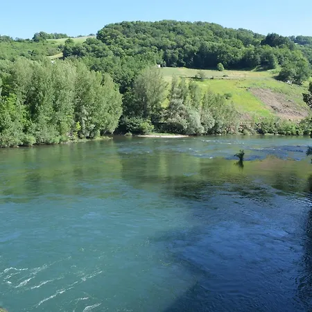 Climatise En Bordure De Riviere Mansardee *